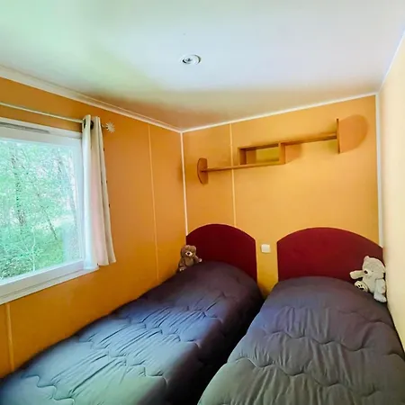 Campingplatz Mobil-home Confortable Avec Terrasse Au Calme - Api-1-52-915 Camon (Languedoc-Roussillon)