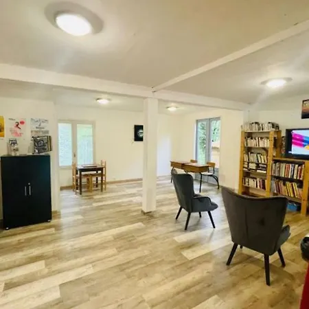 אתר קמפינג Mobil-home Confortable Avec Terrasse Au Calme - Api-1-52-915 Camon (Languedoc-Roussillon)