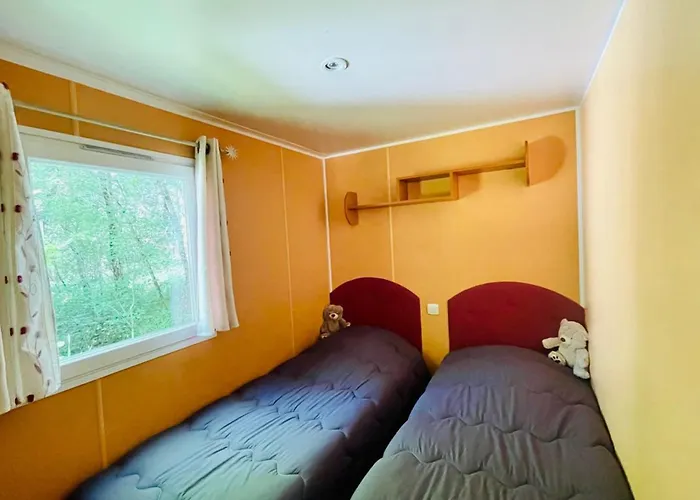 אתר קמפינג Mobil-home Confortable Avec Terrasse Au Calme - Api-1-52-915 Camon (Languedoc-Roussillon)